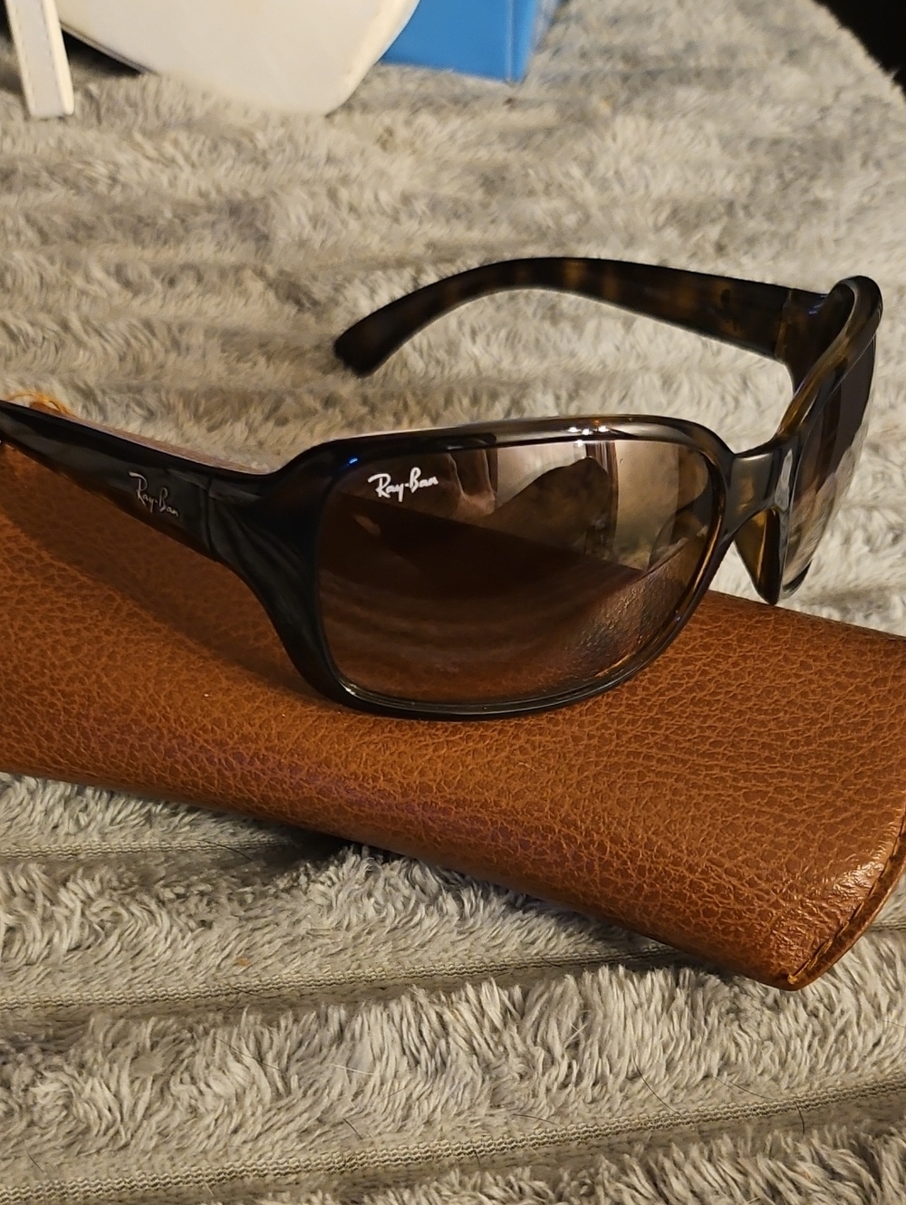 Ray-Ban RB4068 sunglasses NEW CONDITION!!